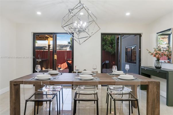 Dining room, Interior, Pendant Lights, Recessed Lighting