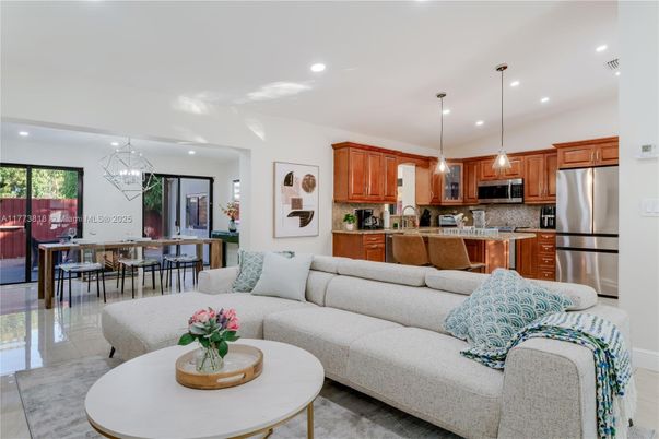 Dining room, Interior, Kitchen, Living room, Pendant Lights, Recessed Lighting, Stainless Steel Appliances