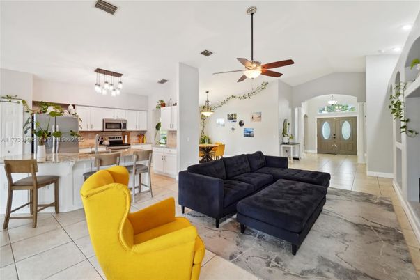 Dining room, Interior, Kitchen, Living room, Pendant Lights, Recessed Lighting, Stainless Steel Appliances
