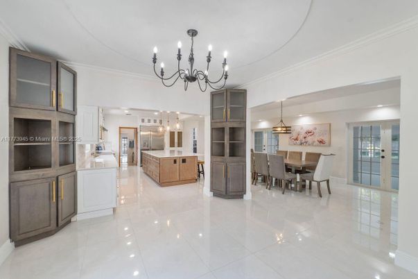 Chandelier, Dining room, Interior, Kitchen, Pendant Lights