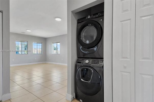 Interior, Recessed Lighting, Utility Closets, Washer