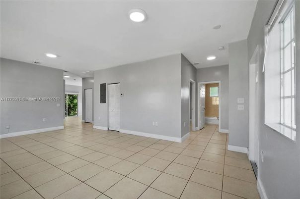 Empty room, Interior, Recessed Lighting