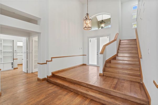 Interior, Pendant Lights, Wood Texture Flooring