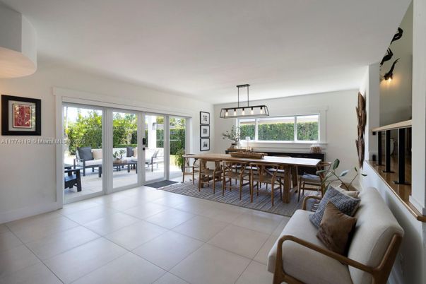 Dining room, Interior, Pendant Lights