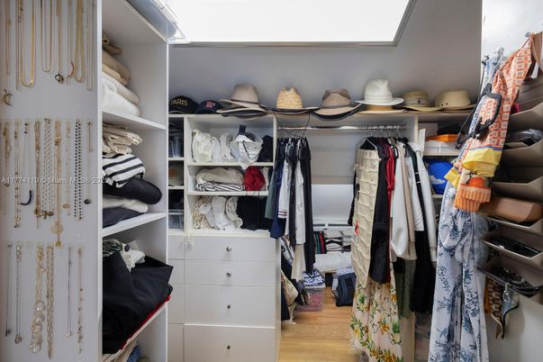 Interior, Walk-in Closets, Wood Texture Flooring