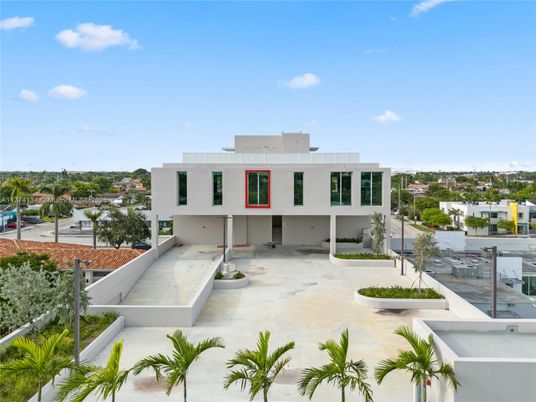 Exterior, Facade, Modern