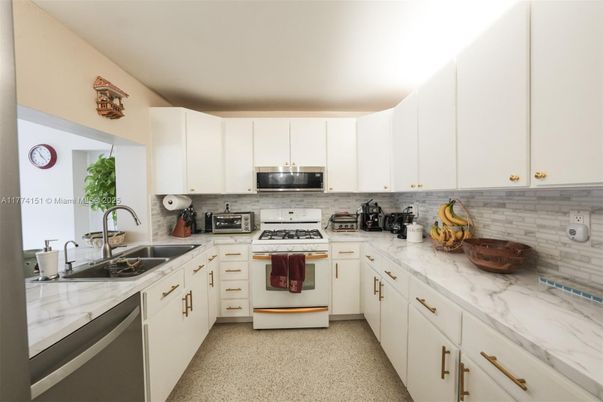 Interior, Kitchen, Stainless Steel Appliances