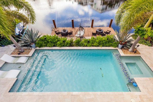 Exterior, Pool