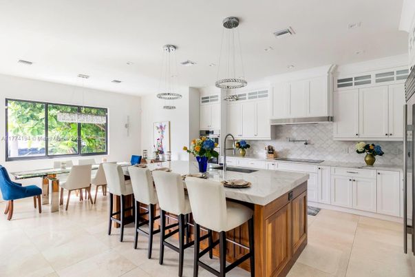 Dining room, Interior, Kitchen, Pendant Lights, Recessed Lighting, Stainless Steel Appliances