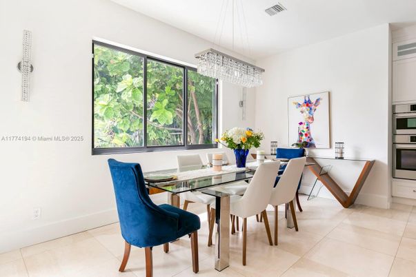 Chandelier, Dining room, Interior