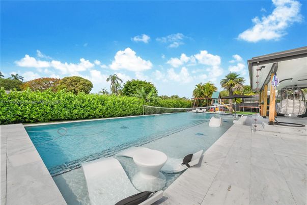 Exterior, Playground, Pool