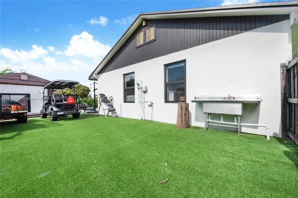 Backyard, Exterior