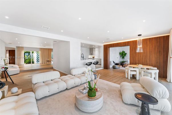 Dining room, Interior, Living room, Pendant Lights, Recessed Lighting, Wood Texture Flooring