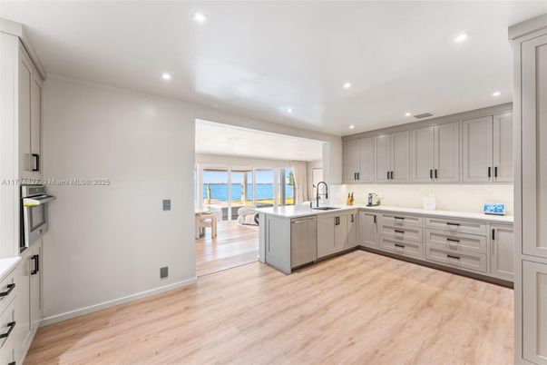 Interior, Kitchen, Recessed Lighting, Water, Wood Texture Flooring