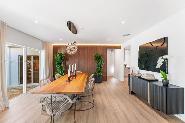 Chandelier, Dining room, Interior, Recessed Lighting, Wood Texture Flooring