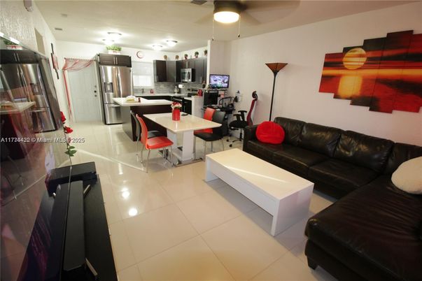 Dining room, Interior, Kitchen, Living room, Stainless Steel Appliances