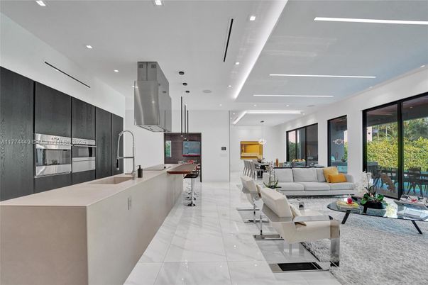 Dining room, Interior, Kitchen, Living room, Marble, Pendant Lights, Recessed Lighting