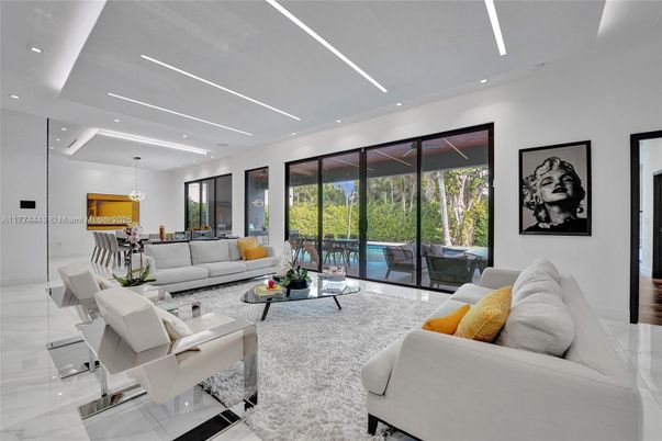 Dining room, Interior, Living room, Pendant Lights, Recessed Lighting