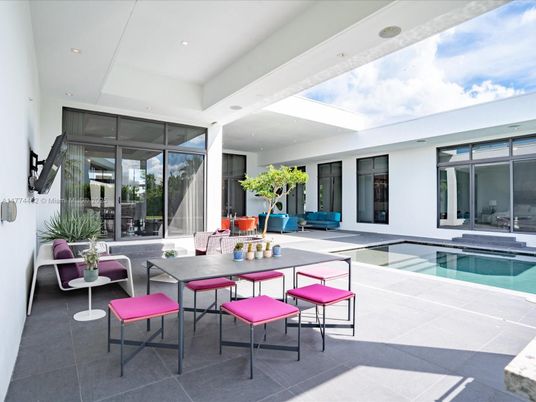 Interior, Pool, Recessed Lighting