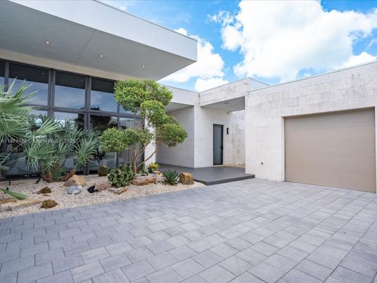 Attached, Exterior, Facade, Modern