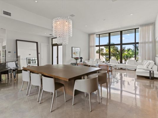 Chandelier, Dining room, Interior, Living room, Piano, Recessed Lighting