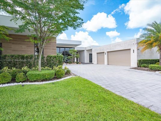 Attached, Backyard, Exterior, Facade, Modern