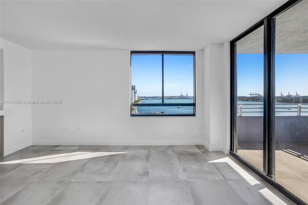 Empty room, Interior, Water
