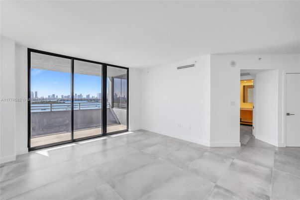 Empty room, Interior, Water