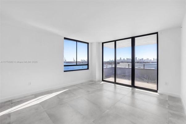 Empty room, Interior, Water