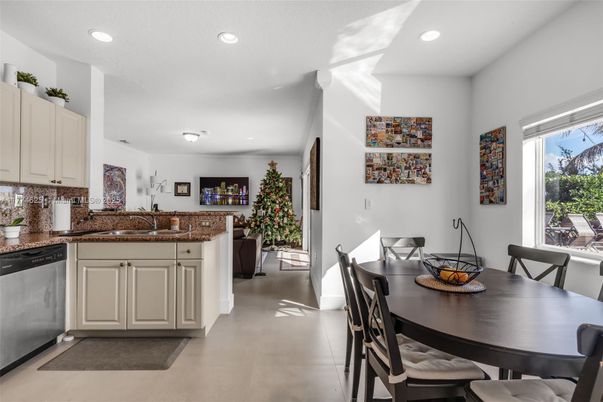 Dining room, Interior, Kitchen, Recessed Lighting