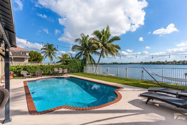 Exterior, Pool, Water