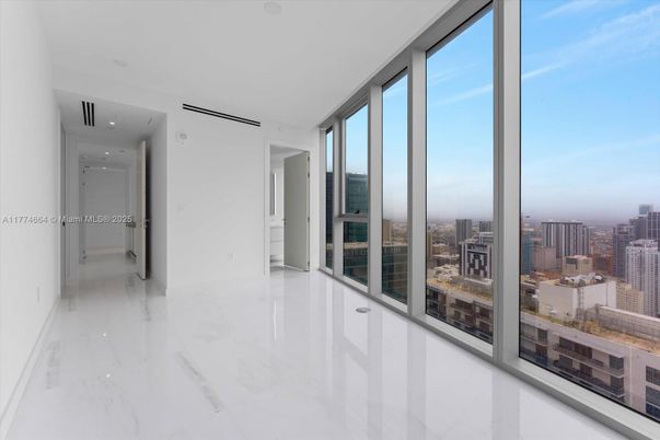 Empty room, Interior, Marble, Recessed Lighting