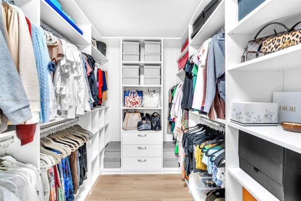 Interior, Walk-in Closets, Wood Texture Flooring