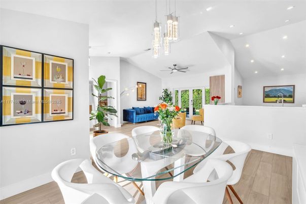Dining room, Interior, Living room, Pendant Lights, Recessed Lighting, Wood Texture Flooring