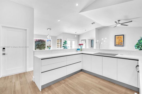 Interior, Pendant Lights, Recessed Lighting, Wood Texture Flooring