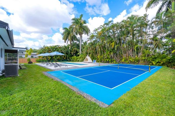 Exterior, Tennis Courts