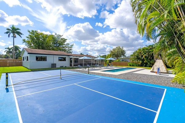 Exterior, Tennis Courts