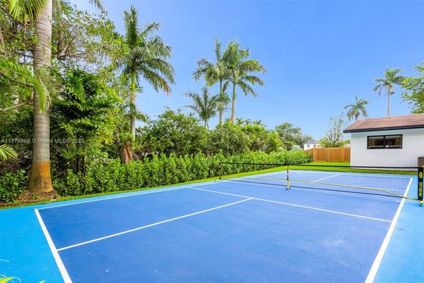Exterior, Tennis Courts