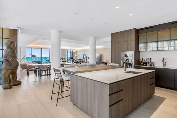 Dining room, Interior, Kitchen, Recessed Lighting, Wood Texture Flooring