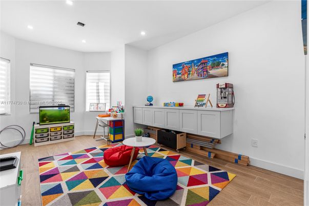 Interior, Recessed Lighting, Wood Texture Flooring