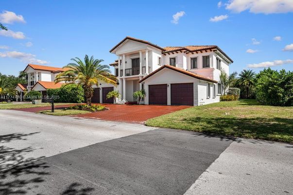 Attached, Exterior, Facade, Mediterranean
