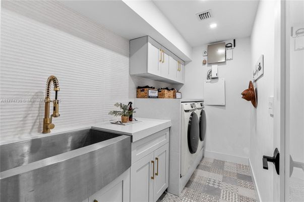 Interior, Recessed Lighting, Washer