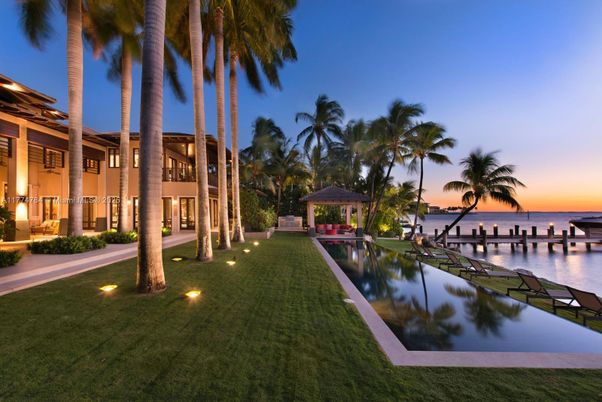 Exterior, Lake