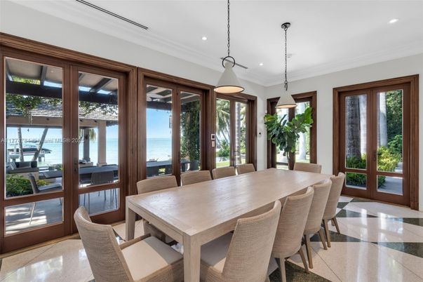Dining room, Interior, Pendant Lights, Recessed Lighting, Water