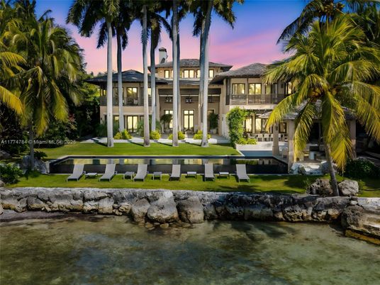 Exterior, Lake