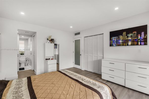 Bathroom, Interior, Recessed Lighting, Wood Texture Flooring