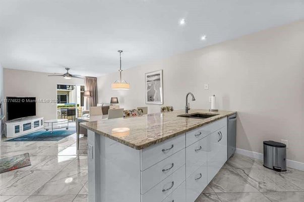 Dining room, Interior, Kitchen, Marble, Pendant Lights, Recessed Lighting