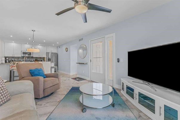 Interior, Kitchen, Living room, Pendant Lights, Recessed Lighting, Stainless Steel Appliances