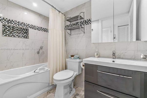 Bathroom, Interior, Marble Walls, Recessed Lighting