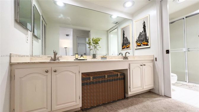 Bathroom, Dual Sink Vanities, Interior, Recessed Lighting